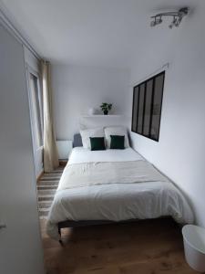 For rent Paris-20eme-arrondissement 5 rooms 16 m2 Paris (75020) photo 2