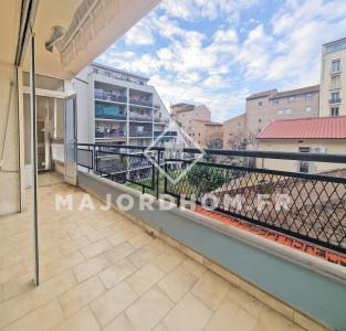 For sale Marseille-8eme-arrondissement 3 rooms 64 m2 Bouches du Rhone (13008) photo 2