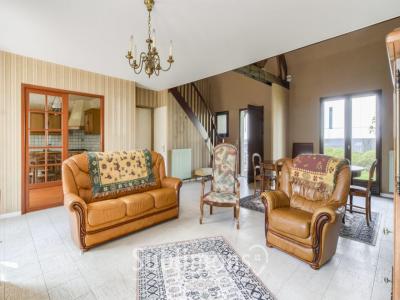 For sale Vannes 6 rooms 85 m2 Morbihan (56000) photo 3