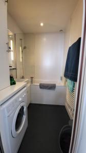 For rent Paris-11eme-arrondissement 2 rooms 38 m2 Paris (75011) photo 4