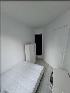 For rent Evry 1 room 11 m2 Essonne (91000) photo 2