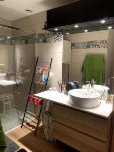 For sale Gignac-la-nerthe 6 rooms 130 m2 Bouches du Rhone (13180) photo 4