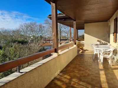 For sale Saintes 5 rooms 117 m2 Charente maritime (17100) photo 2