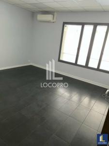 Louer Local commercial Beaurecueil 21564 euros