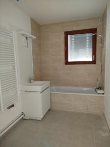 For rent Saint-priest 3 rooms 69 m2 Rhone (69800) photo 4