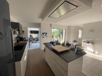 For sale Vertou 5 rooms 179 m2 Loire atlantique (44120) photo 2