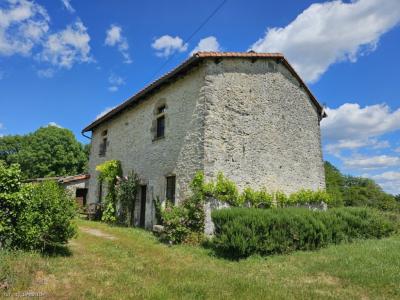 For sale Saint-claud 5 rooms 135 m2 Charente (16450) photo 1