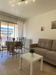 Louer Appartement Cannes 875 euros