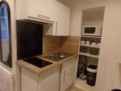 For sale PLACE AUX HERBES 1 room 21 m2 Gard (30000) photo 1