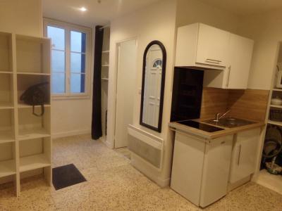For sale PLACE AUX HERBES 1 room 21 m2 Gard (30000) photo 3