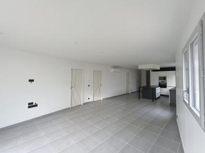 For sale Arces 4 rooms 107 m2 Charente maritime (17120) photo 3