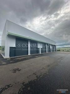 Louer Commerce 690 m2 Biolle
