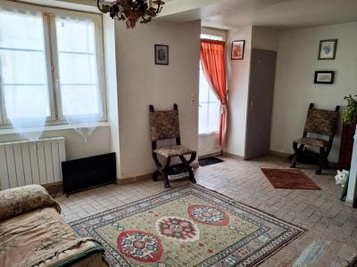 For sale Saint-jean-d'angely 3 rooms 47 m2 Charente maritime (17400) photo 1