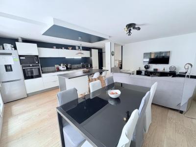 For sale Rennes 4 rooms 87 m2 Ille et vilaine (35000) photo 0