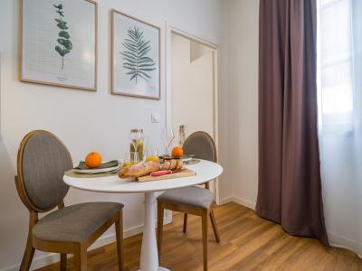 For rent Versailles 1 room 43 m2 Yvelines (78000) photo 3