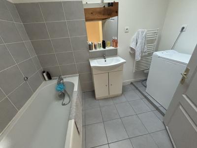 For sale AIN 2 rooms 49 m2 Ain (01570) photo 2