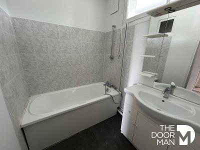 For sale Bourges 3 rooms 63 m2 Cher (18000) photo 2
