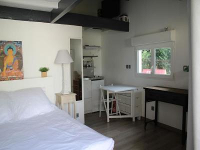 For rent Pessac 1 room 24 m2 Gironde (33600) photo 2