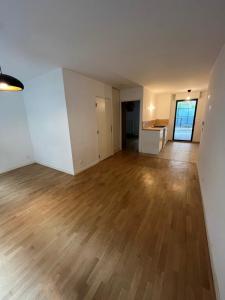 For rent Issy-les-moulineaux 2 rooms 46 m2 Hauts de Seine (92130) photo 0