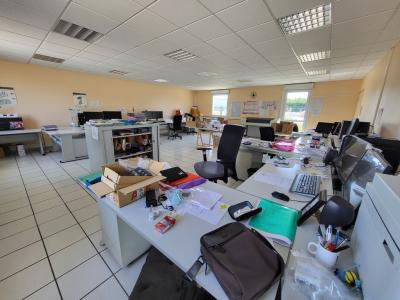 For sale TRES BON SECTEUR 6 rooms 162 m2 Ain (01000) photo 3