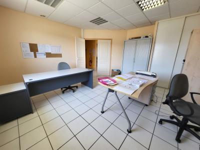 For sale TRES BON SECTEUR 6 rooms 162 m2 Ain (01000) photo 4