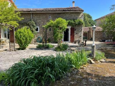For sale 5 rooms 147 m2 Charente (16240) photo 0