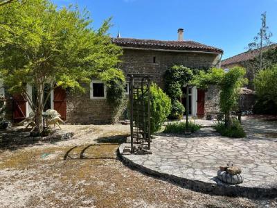 For sale 5 rooms 147 m2 Charente (16240) photo 1