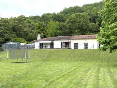 For sale Magnac-sur-touvre 6 rooms 200 m2 Charente (16600) photo 1