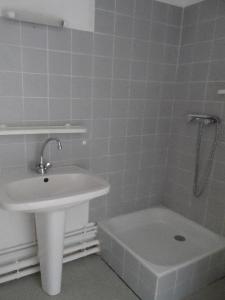 For rent Pessac 1 room 20 m2 Gironde (33600) photo 3