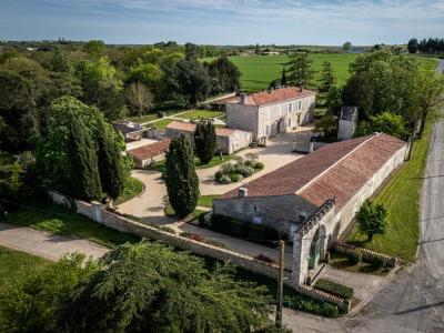 For sale Fontenay-le-comte 12 rooms 400 m2 Vendee (85200) photo 1
