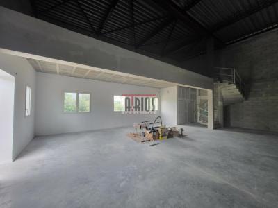 Louer Commerce 150 m2 Six-fours-les-plages
