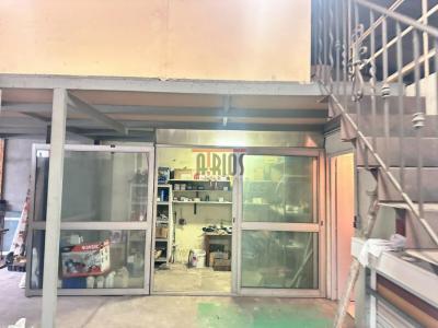 Louer Commerce 240 m2 Hyeres