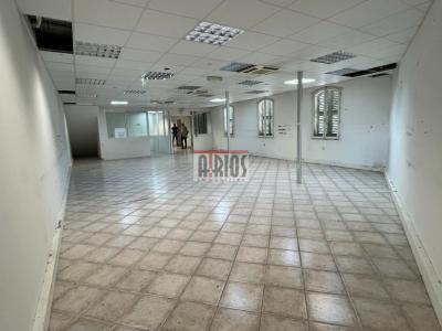 Louer Commerce Crau 111000 euros