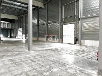Louer Commerce 3000 m2 Crau