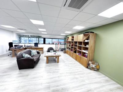 Louer Maison 1020 m2 Hyeres