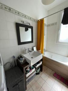 For rent Paris-10eme-arrondissement 2 rooms 40 m2 Paris (75010) photo 4