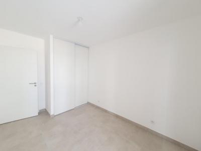 Louer Appartement 67 m2 Beaurecueil