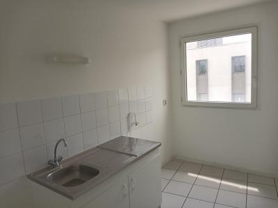 For sale Nimes 3 rooms 60 m2 Gard (30900) photo 2