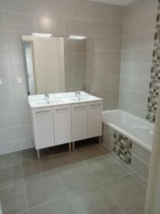 For rent Belleville 4 rooms 91 m2 Rhone (69220) photo 3