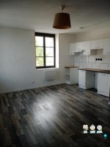 For rent Menigoute 3 rooms 71 m2 Deux sevres (79340) photo 0