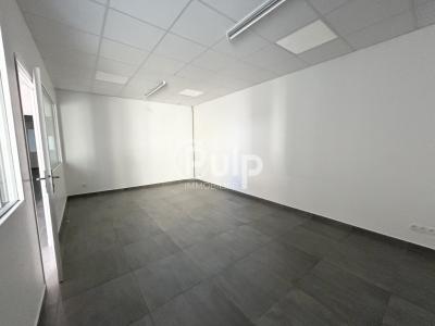 Louer Local commercial Sin-le-noble 12600 euros