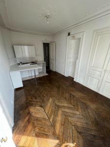 For rent Paris-10eme-arrondissement 2 rooms 47 m2 Paris (75010) photo 2
