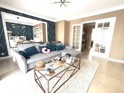 For sale Bron 4 rooms 88 m2 Rhone (69500) photo 2