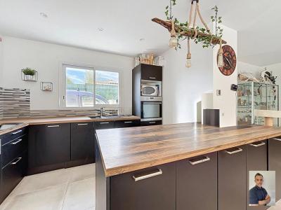 For sale Rocbaron 4 rooms 106 m2 Var (83136) photo 3