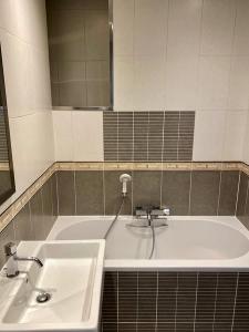 For rent Paris-19eme-arrondissement 2 rooms 45 m2 Paris (75019) photo 3