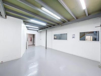 Louer Commerce 1340 m2 Afa
