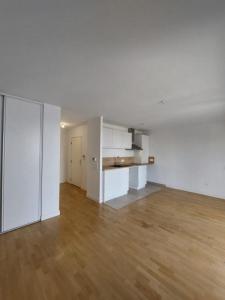 For rent Issy-les-moulineaux 2 rooms 43 m2 Hauts de Seine (92130) photo 1
