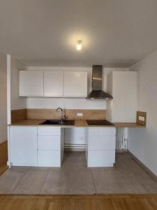 For rent Issy-les-moulineaux 2 rooms 43 m2 Hauts de Seine (92130) photo 2