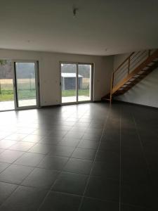 Annonce Location 5 pices Maison Neuville-sur-ain 01