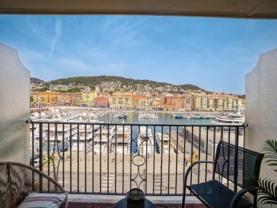 For sale Nice 4 rooms 106 m2 Alpes Maritimes (06300) photo 2